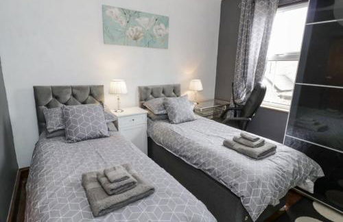 Lovely Comfortable 3 Bed Home, Worcester - Photo 13