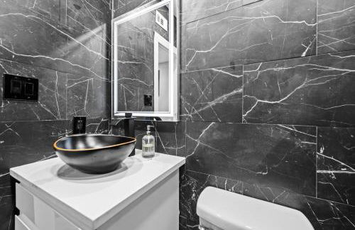 Modern Studio Retreat with Free Park - Foto 6