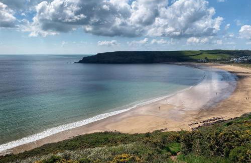 2 BR Beach Woods chalet with parking, 5 mins to beach - Foto 22