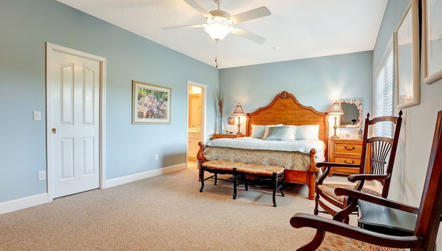 Pet Friendly Condo with Private Parking and Elevator by RedAwning - Foto 3, Habitación