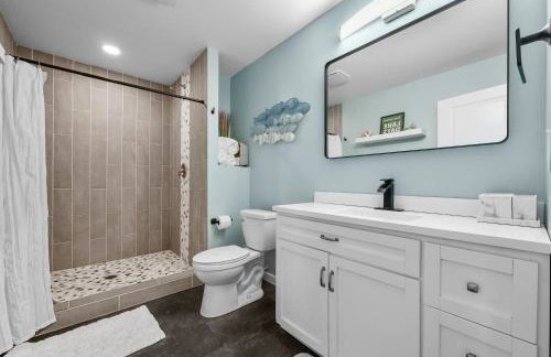 Lakefront - Spacious Family Getaway with Dock! - Foto 28