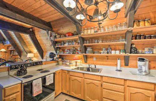 Irwin A-Frame Cabin with Deck and Mountain Views! - Foto 9