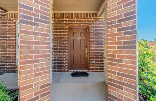 The Castle by the Lake with Pool and Balcony near Grandscape - Foto 31