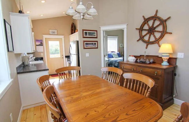 Lola's Lighthouse - Photo 15