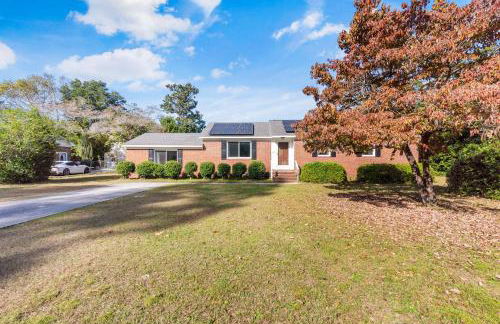 Chill Retreat, hot tub, large private yard - Foto 35