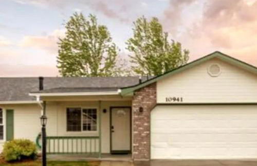 Hello Dolly! 3 beds, 2 bath, 2 TV's, Fireplace, Quiet Neighborhood in Star, ID minutes from walking trails and river views - Foto 11