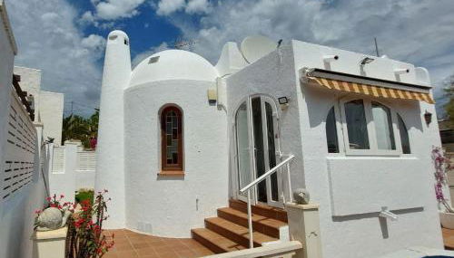 Villa totalmente independiente con piscina comunitaria - Foto 2