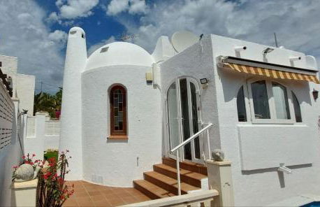 Villa totalmente independiente con piscina comunitaria - Foto 2