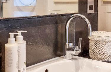 Point View - Award Winning Apartments with Private Hot Tub & Parking - Foto 13