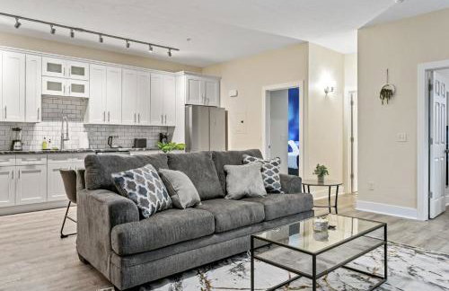 Upscale 2BR suite With Free Parking and Walkable Area - Foto 6