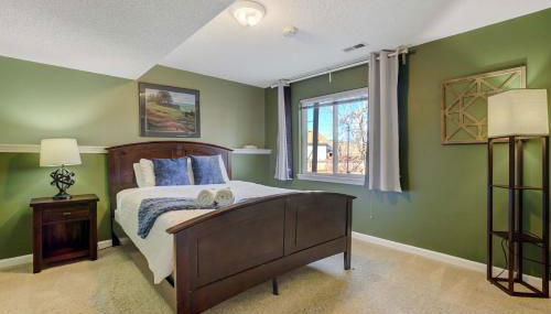 Deep Blue Spacious Escape w Hot Tub & Playground - Foto 5