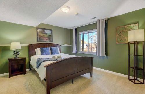 Deep Blue Spacious Escape w Hot Tub & Playground - Foto 5