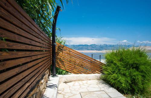 A White Cliffside Studio - Photo 17