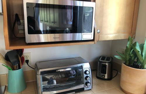 Light filled Condo 3 Bedrm with enclosed sunny backyard - Foto 16