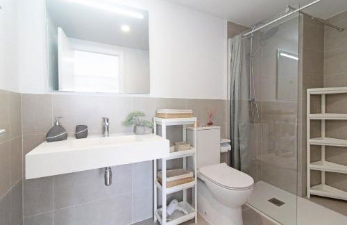 Global Properties, Apartamento con terraza y vistas a la piscina en Gran Canet - Photo 24