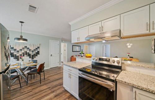 Amazing 4BR 2BA Winter Home with Pool & Game-Movie Room - Foto 8