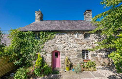 Llys-Derwin - Photo 1