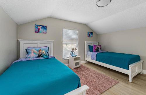 4BR w Heated Pool near Disney & Lake - Sleeps 10 - Foto 34