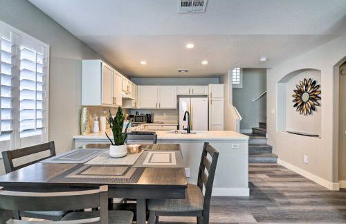 Stylish House with Patio, 8 Mi to Vegas Strip! - Photo 8