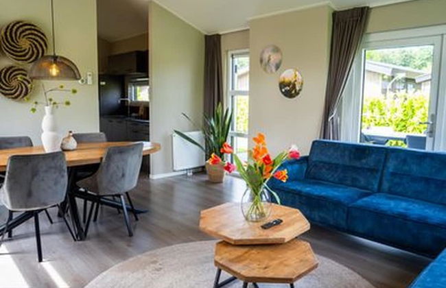 Chalet by Park Pond in the Netherlands - Foto 7