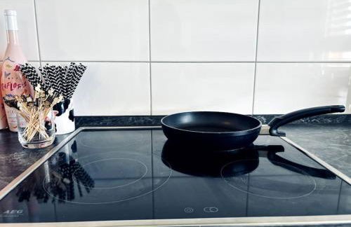 Lakefront View Entire Apartment with 2 bedrooms, 2 full bathrooms & Balcony Waterview - Foto 24