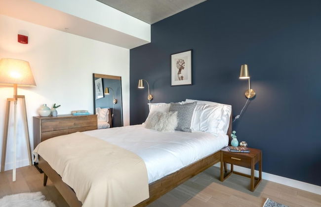 Luxurious Studio in the Seaport District - Photo 3