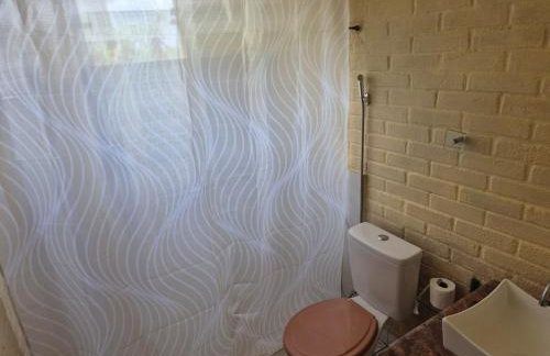 Flat com 2 quartos 2 banh AR e uma vista espetacular na área central de GV com cozinha completa-Bom p grupos ou familias ou empresas - Foto 16