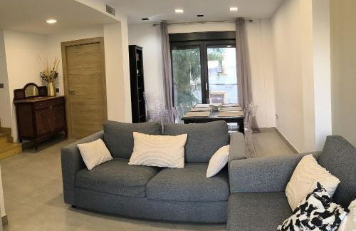 Casa con jardín, aparcamiento - Photo 4