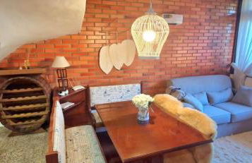 Dúplex 400m do Lago com lareira e garagem - Foto 3