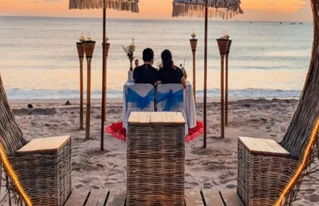 Cena a la luz de las velas en la playa de Jimbaran con comida vegetariana india - Foto 2