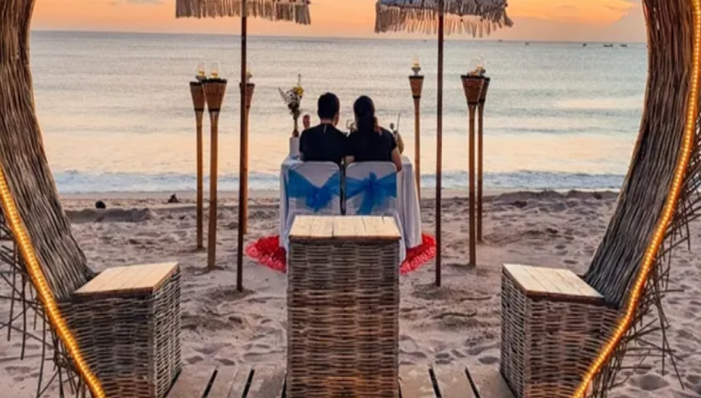 Cena a la luz de las velas en la playa de Jimbaran con comida vegetariana india - Foto 2