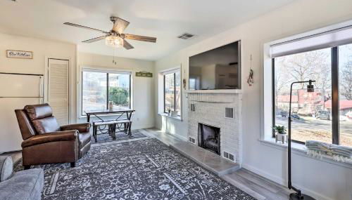 Lakefront Grove Cabin Shared Dock and Seasonal Pool - Foto 4