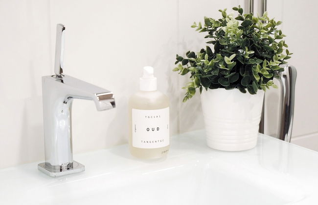 Modern 1BR Apt with Sauna, Balcony & Free Parking - Foto 14