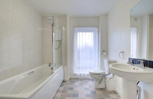 Sea Spirit - Sweeping Sea Views first floor spacious modern apartment in Looe- with FREE parking! - Foto 25