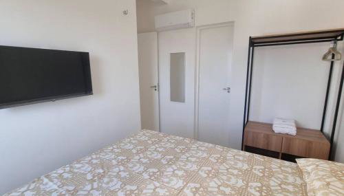 Apto completo com 02 quartos climatizados, estacionamento e portaria 24 horas, próximo ao Aeroporto! - Foto 5, wardrobe