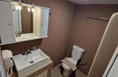 Edelweiss Rent Rooms-Rent a Car - Foto 13