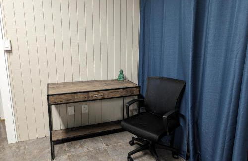 Modern Luxe Family & Groups Friendly Bungalow with Patio & Workspace - Foto 41