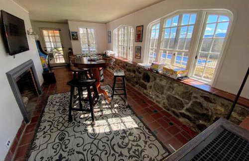 WOW New Spectacular Franconia Home - history - views - fire pit - hot tub - pool - grandeur - MUST SEE - Foto 32