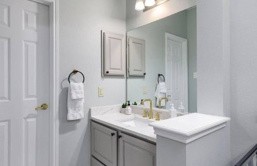 RARE FIND! Private Pool Hot Tub Spa Game Room Pool Heat Available Spring Special! - Foto 10