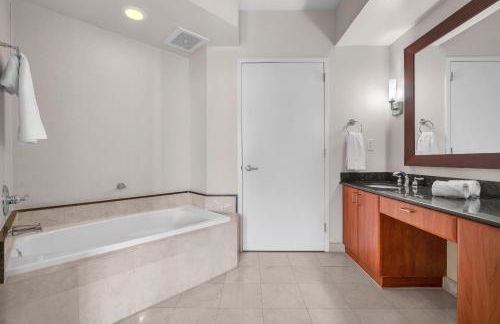 TRUMP INTERNATIONAL BEACH RESORT 2 BEDROOM APARTMENT 1600 Sqf OCEAN FRONT - Foto 42