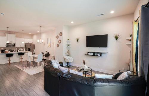 Stylish 3BR Home in CLT, Close to Downtown, Airport, WFH & Parking & Family Friendly & Business Ready - Foto 3