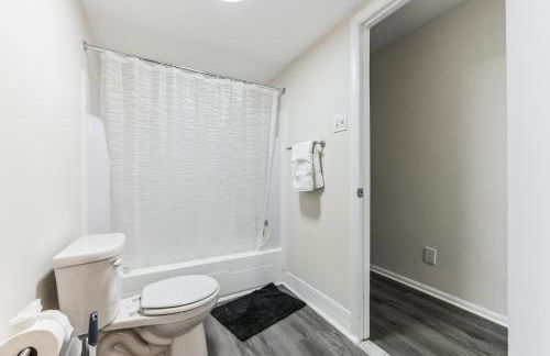 Pine Brook 818 I Pool Gym I Free Parking ! - Photo 3