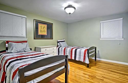 Suburban Detroit Home with Porch, Yard and Fire Pit! - Foto 26