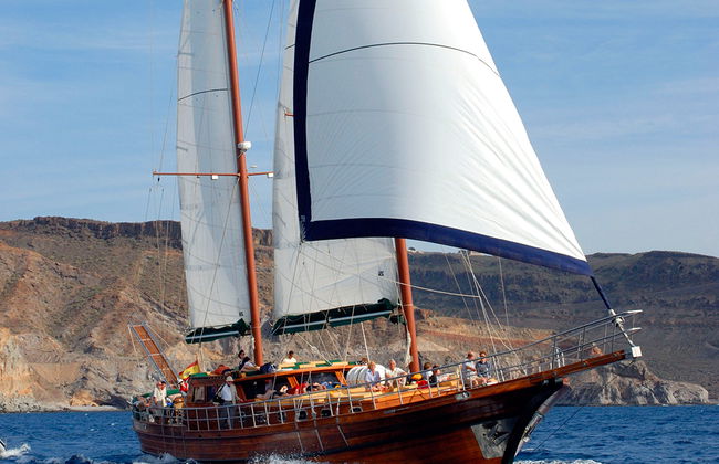 Croisière côtière sur la goélette Aphrodite avec déjeuner - Photo 2