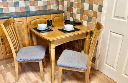 Peaceful 2-Bed Bungalow with Garden & Parking in Bramley Village, Rotherham - Foto 26