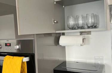 Dartford Lux Stay 1 bedroom apartment- free parking next to station - Photo 15