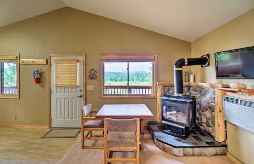Trego Cabin with Mtn Views, Easy Access to Lake - Foto 4