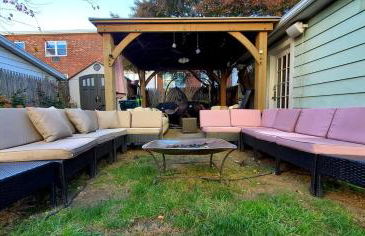 The Gold Room near downtown trains fast wifi - Photo 16