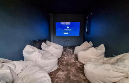 Ashton Mansion, Sleeps 20, Free Parking - Foto 6