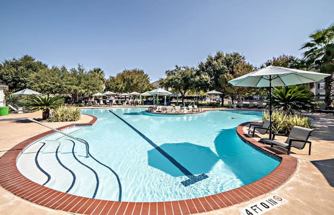 Spacious 2BR King Suite w Gym Pool Close to DT - Foto 2